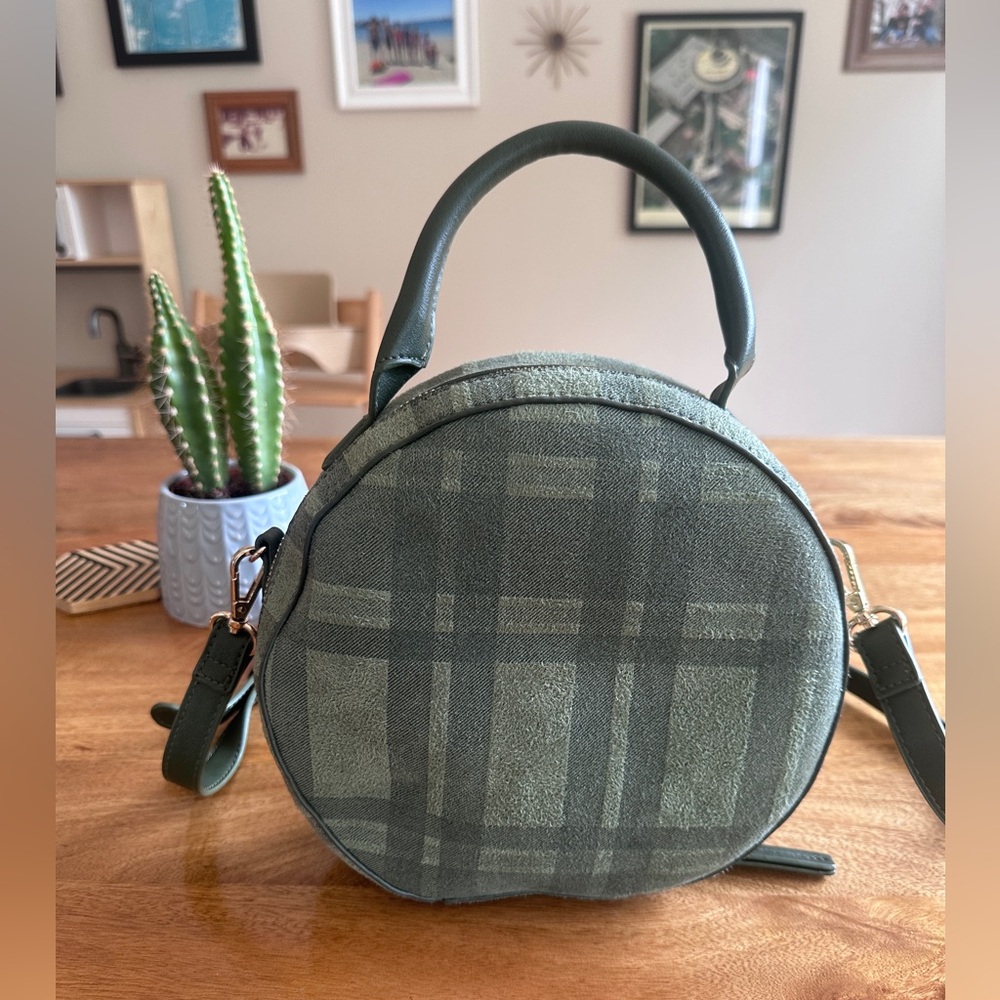 ModCloth circle crossbody bag 🍃🌱🐢
